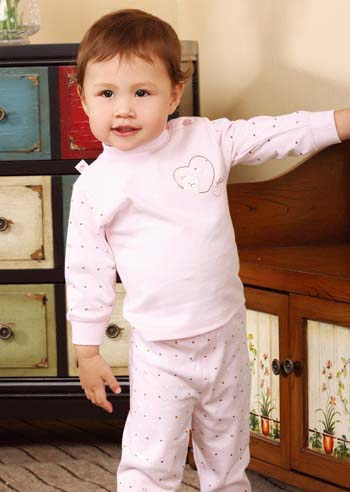 諾比帶點爬爬衣