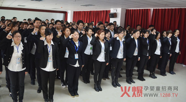 火爆網員工合影