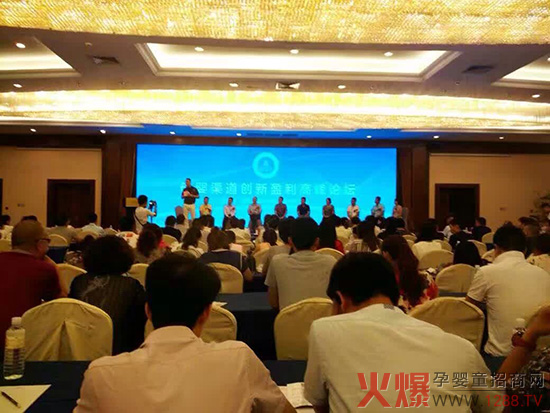 �۽��K�˺������A ����ף�Rĸ�뷻2017������Ʒӆ؛��(hu��)���̌W(xu��)Ժ����¡�����_(k��i)