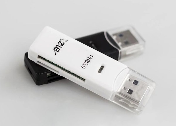 智伴機器人1S讀卡器.jpg 智伴機器人1S讀卡器.jpg