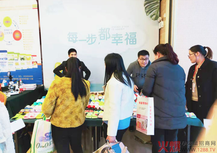 ÿһ�������Ҹ���ĸ�����۷��(hu��)����վ�����չ����Ҹ�����ͯЬ���ʱ��F(xi��n)�A������