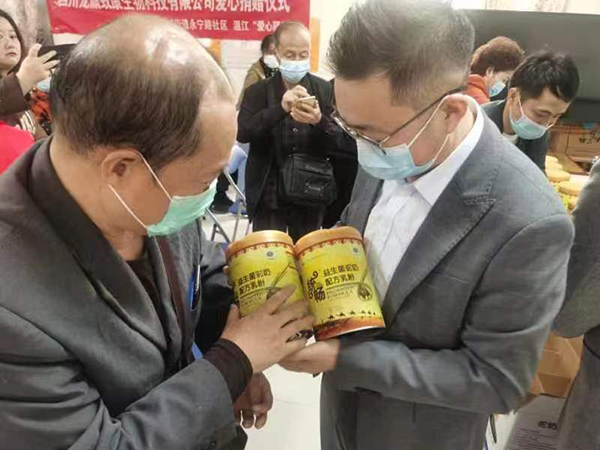 統(tǒng)暢駝奶愛(ài)心公益行動(dòng) (4).jpg 統(tǒng)暢駝奶愛(ài)心公益行動(dòng) (4).jpg