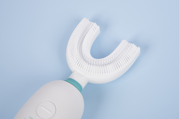 益牙樂(lè)成人U型牙刷產(chǎn)品展示 (3).jpg
