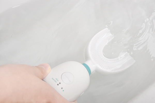 益牙樂(lè)成人U型牙刷產(chǎn)品展示 (5).jpg