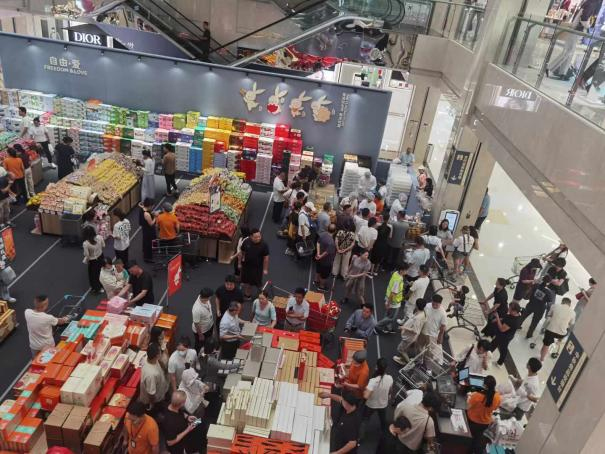 珍紐倍“問(wèn)道”胖東來(lái) (3).jpg 珍紐倍“問(wèn)道”胖東來(lái) (3).jpg