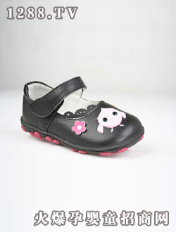 ��ͯ�냺��Ь��ɫ