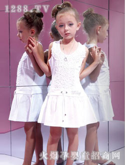 �����ܰ�ɫ�B��ȹ