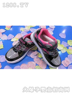 �Ϙ�(l��)��ͯЬ�r(sh��)�����e�ۼt�y�Һ�ɫ