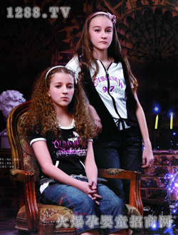 �̺�ɫ�·fŮ�b