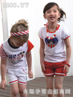 伊比奇白色運(yùn)動裝